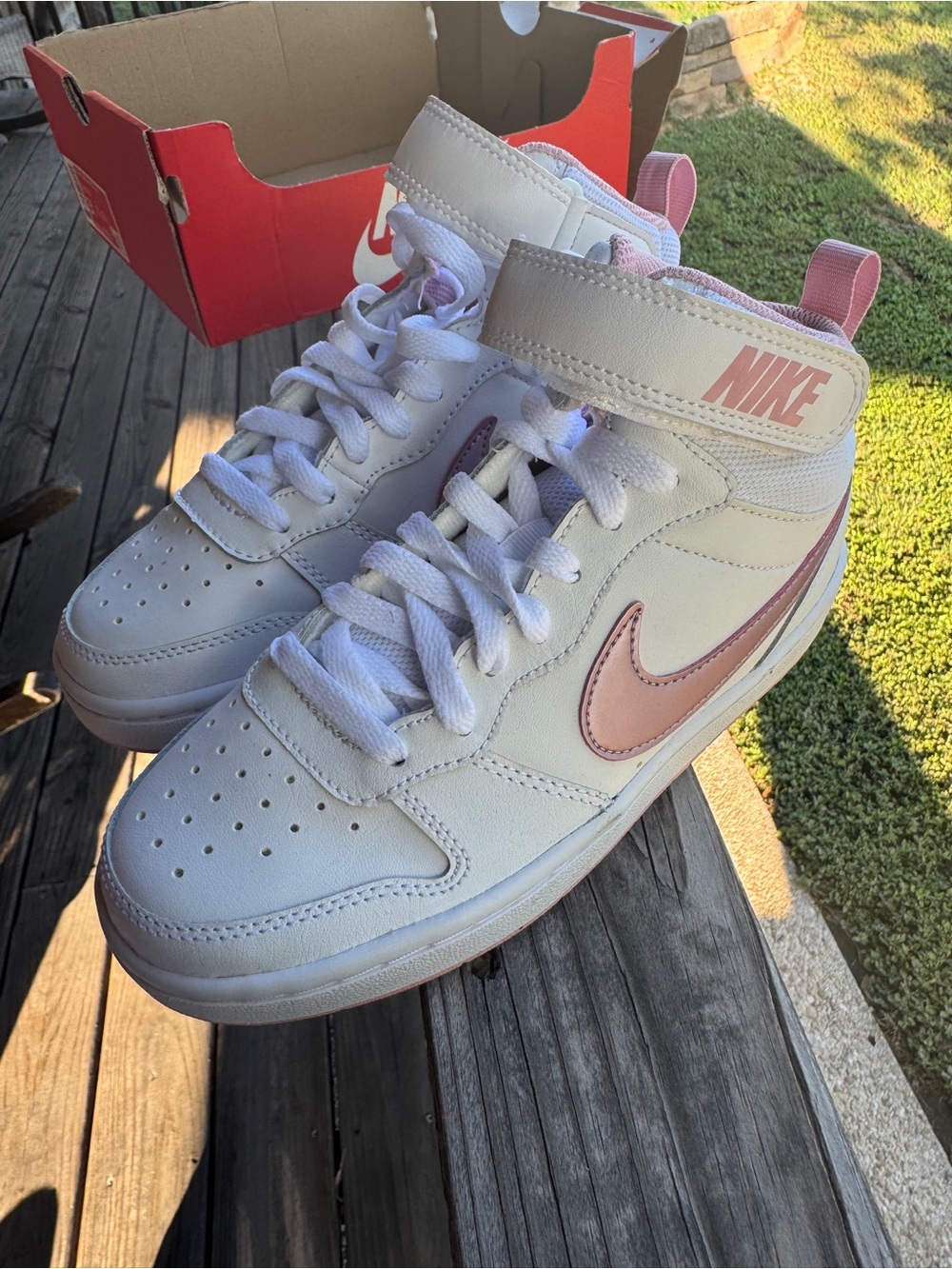 Court Borough Mid 2 (GS) Size 3.5Y